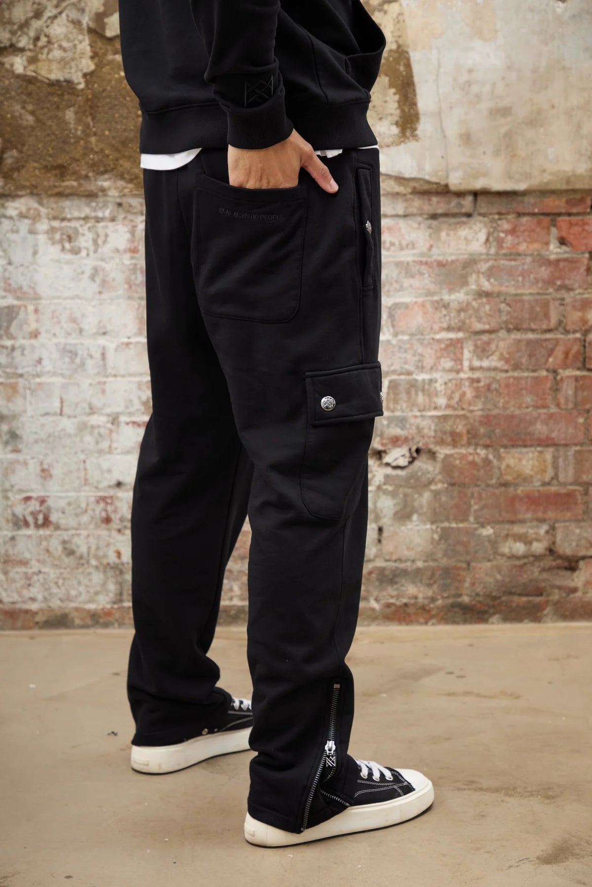 Crown Cargo Sweatpants - Black